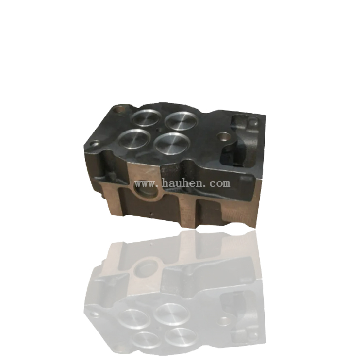 Engine Parts TCD2015 Cylinder Head 04267754