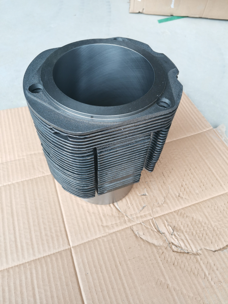 DEUTZ BF513413 Engine Parts Cylinder Liner 04186535